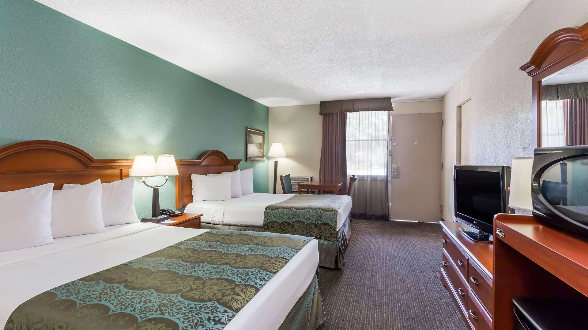 Baymont By Wyndham Sarasota Hotel